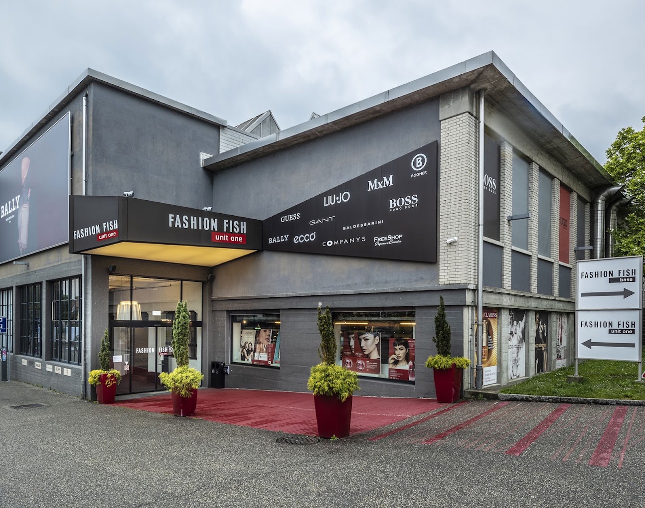 Eingang zu FASHION FISH unit one in Schönenwerd